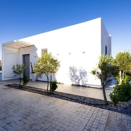 Sardines Luxury Vila *