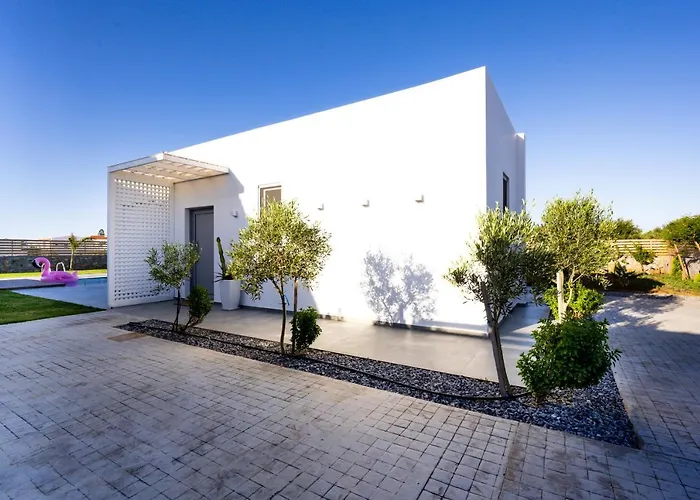 Sardines Luxury Villa *