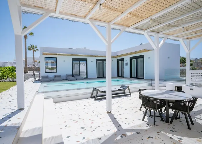 Sardines Luxury Villa *