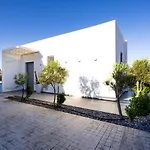 Sardines Luxury Villa *